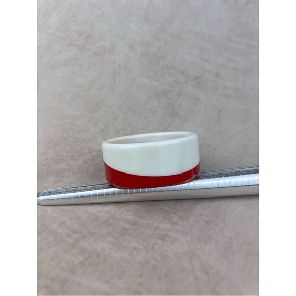 Vintage Lucite Plastic Bangle Red Swirl - Picture 2 of 6